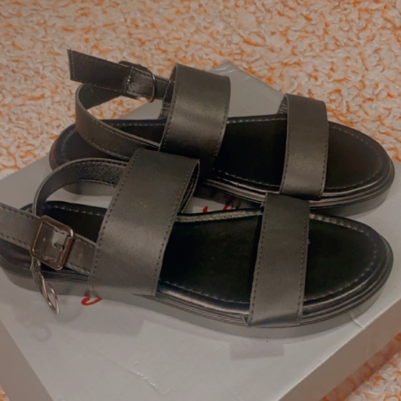 Sandals - Picture 3 of 3